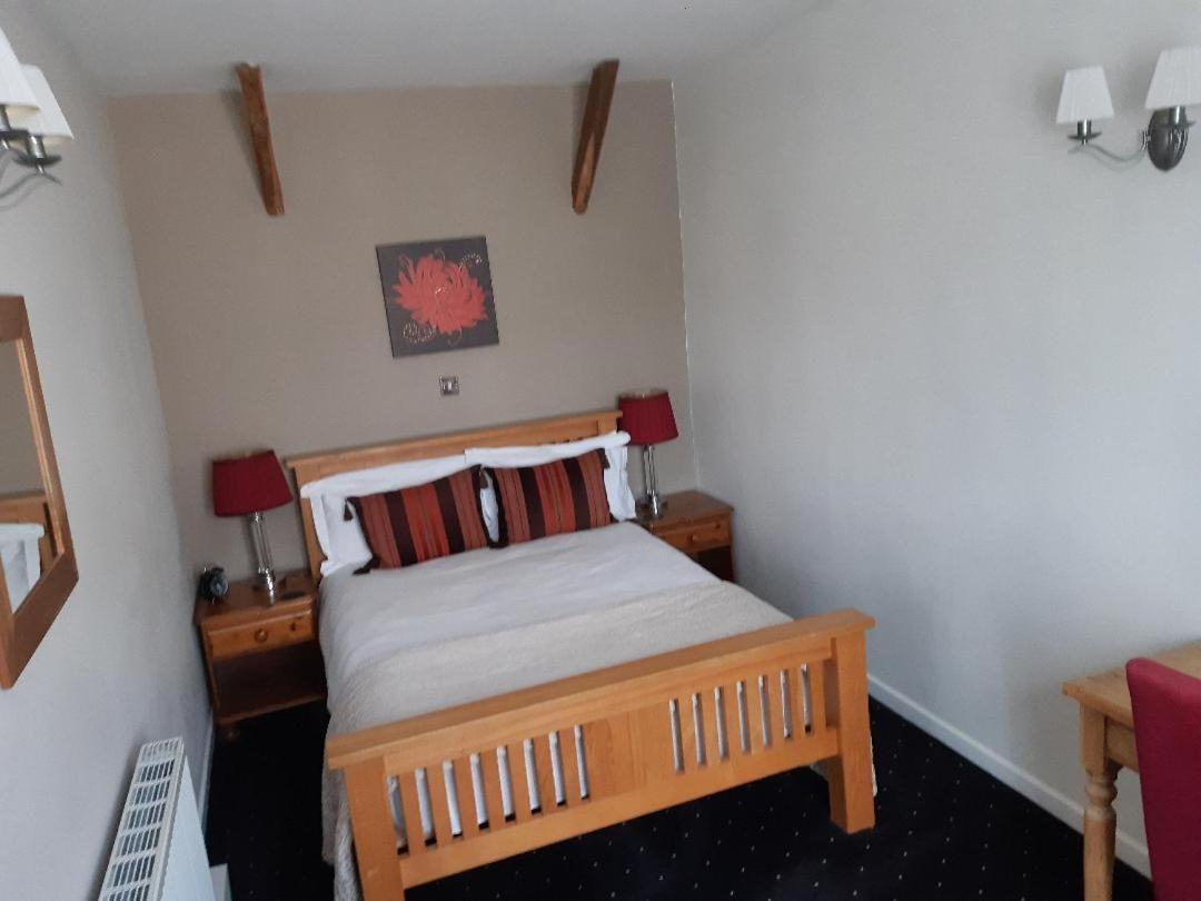 Hotel The Conigre Melksham Esterno foto