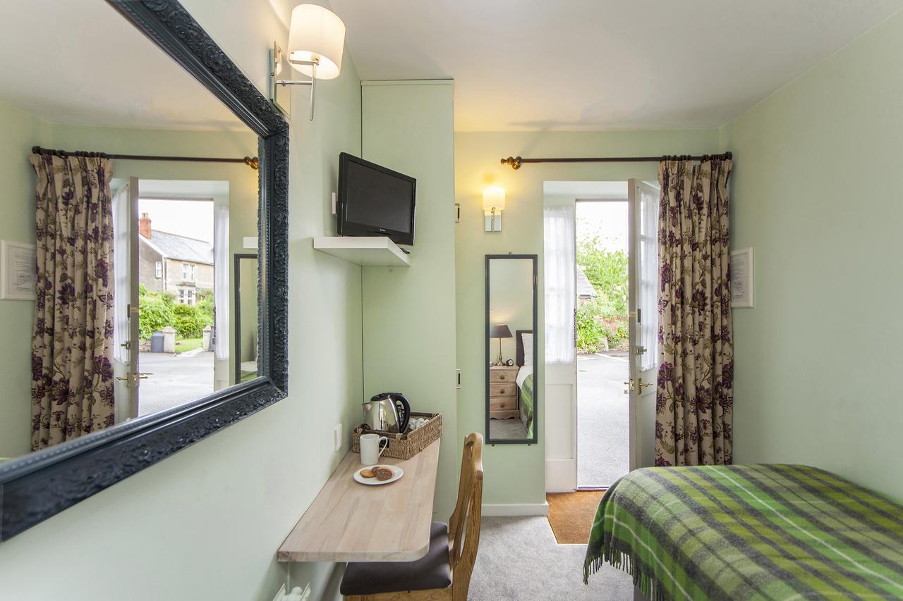 Hotel The Conigre Melksham Esterno foto